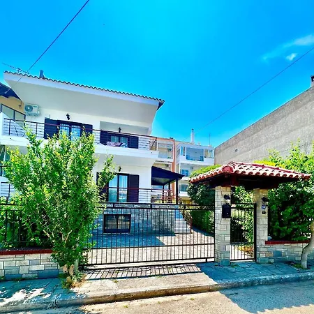 Athena Getaway Apartment *